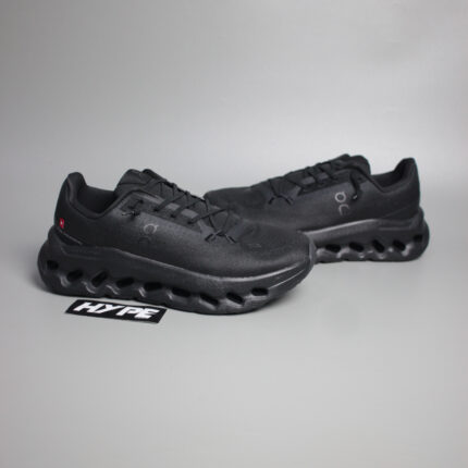On Cloudtilt Triple black